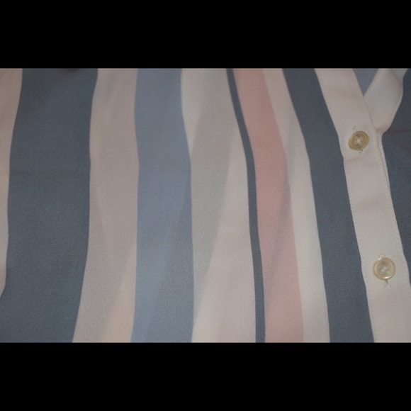 🔴🔴SOLD🔴🔴Express Button-up Shirt - Picture 3 of 5